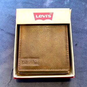 LEVI’S TAN WALLET
